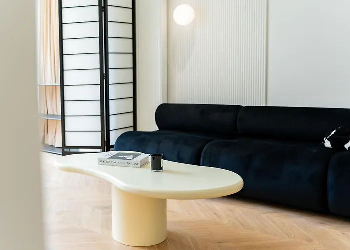 Moli B&B-Nanjing West Road 3-Bedrooms With Elevator 3 King-Size Beds 2 Bathrooms 1Bathtub Apart Ment Near The Subway