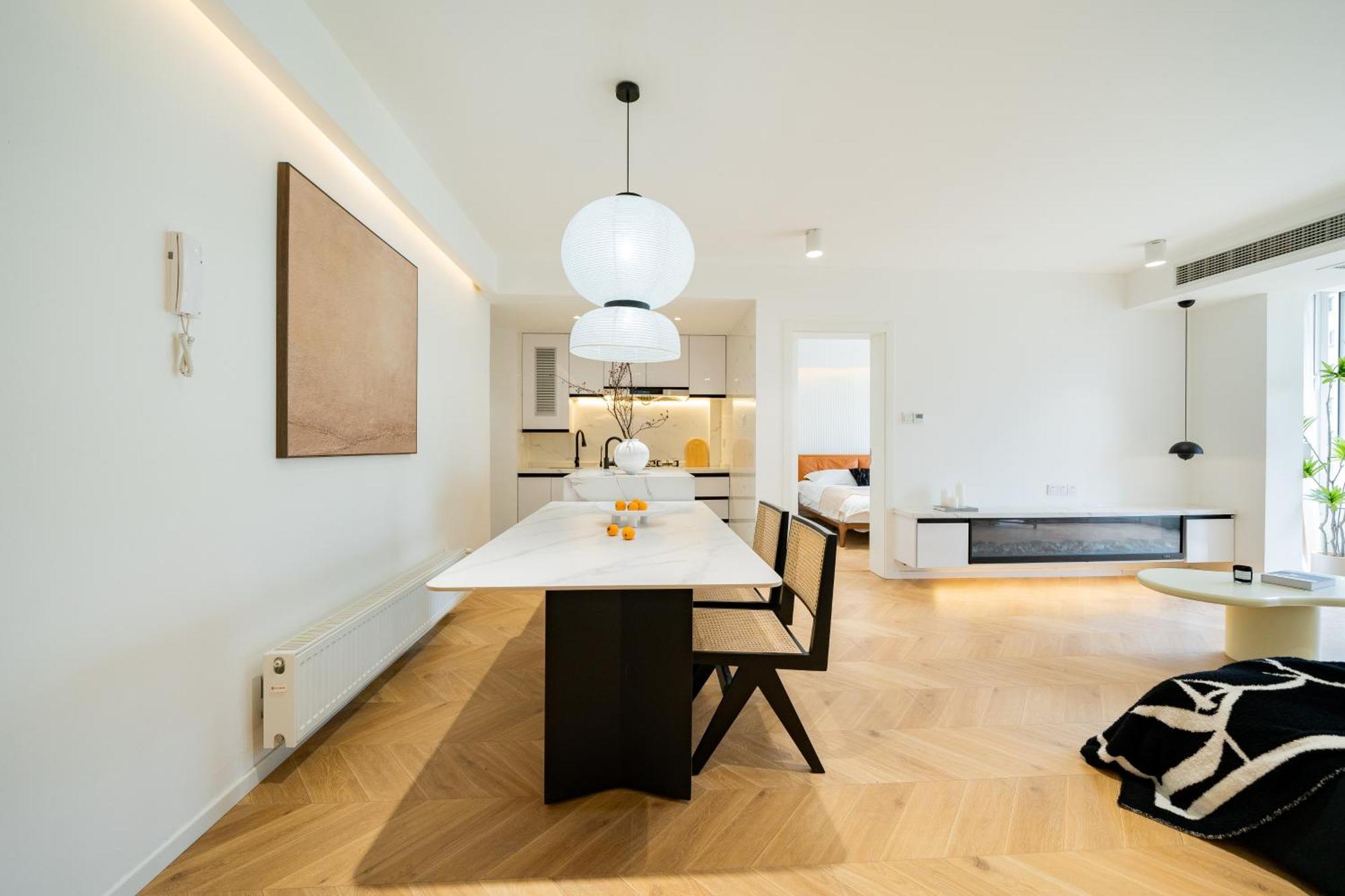 Moli B&b-nanjing West Road 3-bedrooms With Elevator 3 King-size Beds 2 Bathrooms 1bathtub Ment Near The Subway