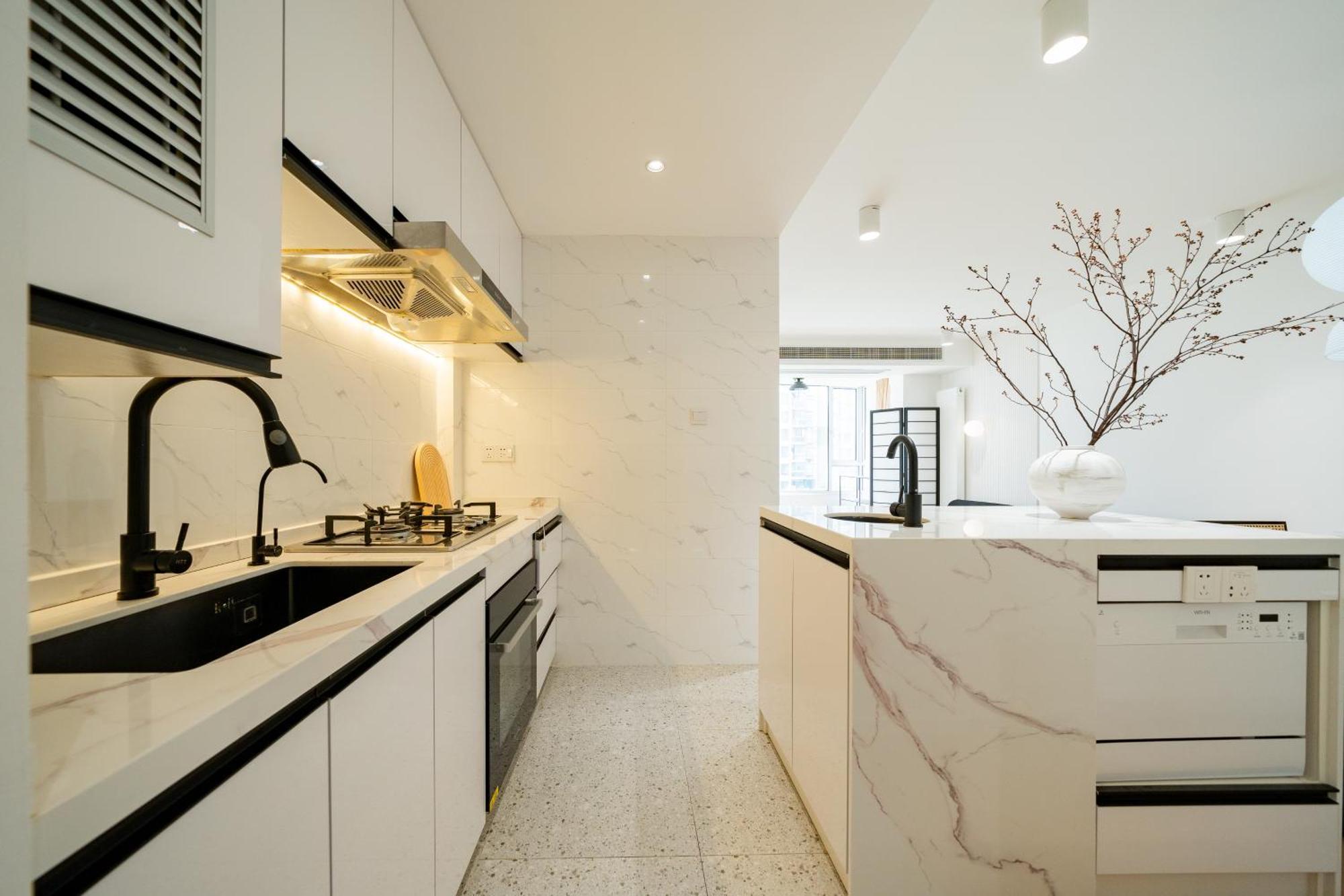 Moli B&b-nanjing West Road 3-bedrooms With Elevator 3 King-size Beds 2 Bathrooms 1bathtub Ment Near The Subway Shanghai