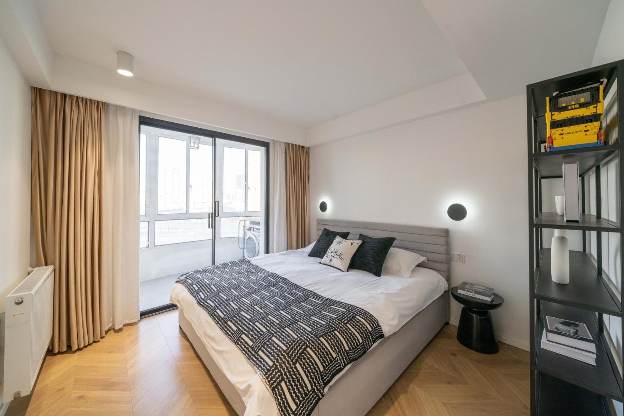 Moli B&b-nanjing West Road 3-bedrooms With Elevator 3 King-size Beds 2 Bathrooms 1bathtub Ment Near The Subway Apartment
