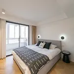 Moli B&B-Nanjing West Road 3-Bedrooms With Elevator 3 King-Size Beds 2 Bathrooms 1Bathtub Apart Ment Near The Subway