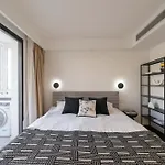 Moli B&B-Nanjing West Road 3-Bedrooms With Elevator 3 King-Size Beds 2 Bathrooms 1Bathtub Apart Ment Near The Subway