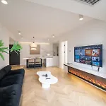 Moli B&B-Nanjing West Road 3-Bedrooms With Elevator 3 King-Size Beds 2 Bathrooms 1Bathtub Apart Ment Near The Subway