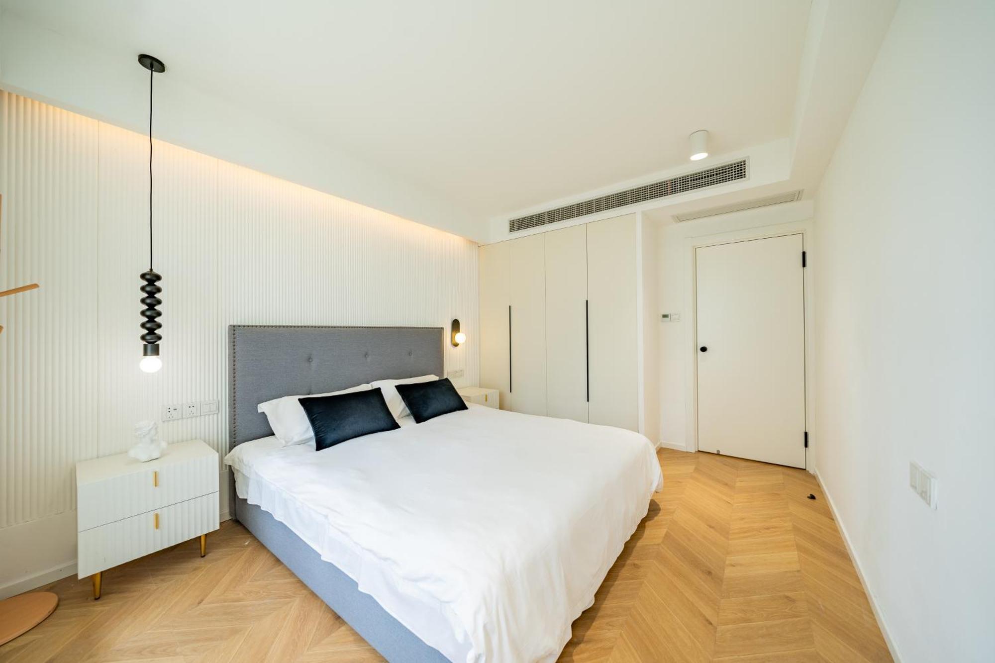 Moli B&b-nanjing West Road 3-bedrooms With Elevator 3 King-size Beds 2 Bathrooms 1bathtub Ment Near The Subway