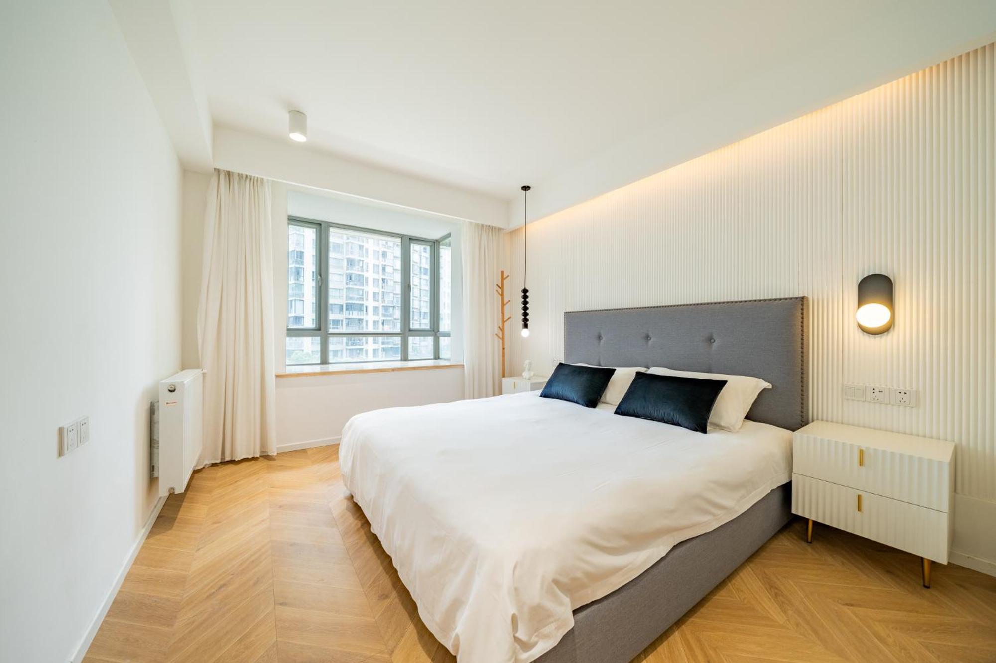 Apartment Moli B&b-nanjing West Road 3-bedrooms With Elevator 3 King-size Beds 2 Bathrooms 1bathtub Ment Near The Subway *