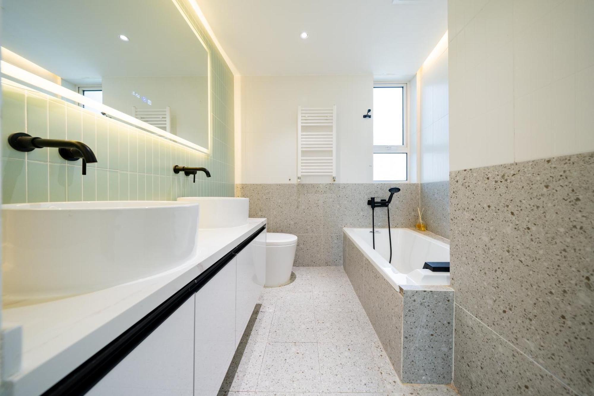 Moli B&b-nanjing West Road 3-bedrooms With Elevator 3 King-size Beds 2 Bathrooms 1bathtub Ment Near The Subway *