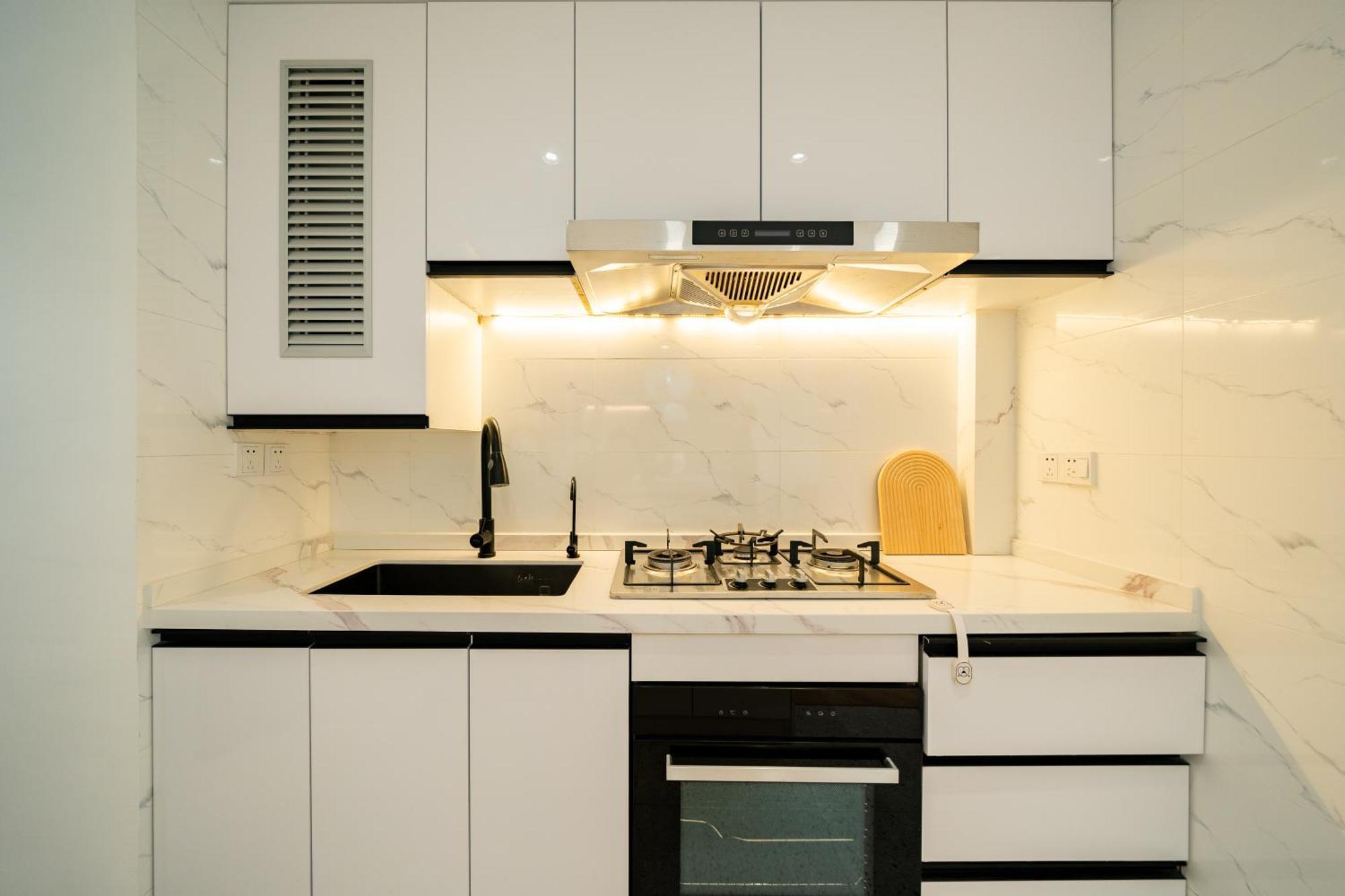 Apartment Moli B&b-nanjing West Road 3-bedrooms With Elevator 3 King-size Beds 2 Bathrooms 1bathtub Ment Near The Subway *