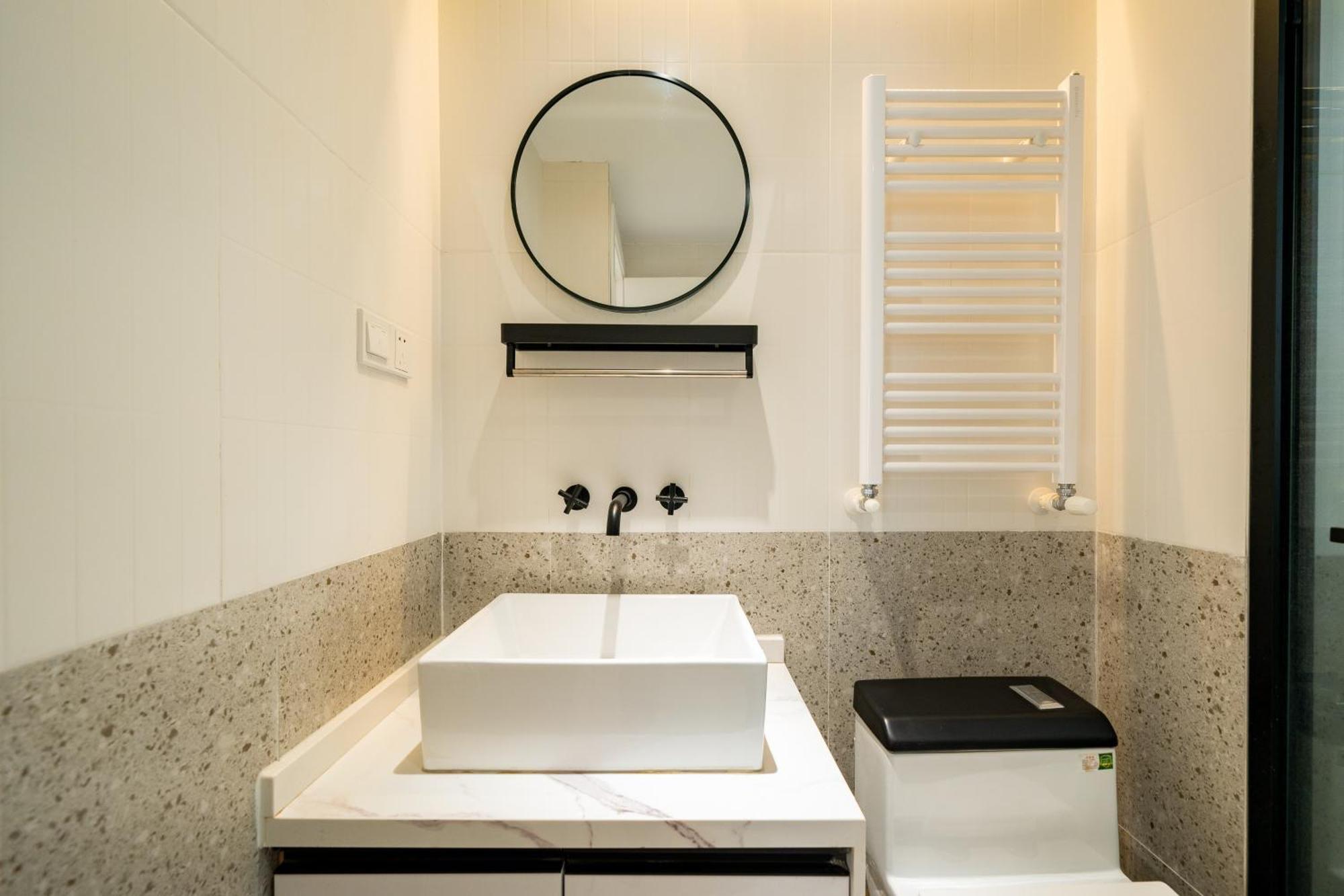Moli B&b-nanjing West Road 3-bedrooms With Elevator 3 King-size Beds 2 Bathrooms 1bathtub Ment Near The Subway Apartment Shanghai