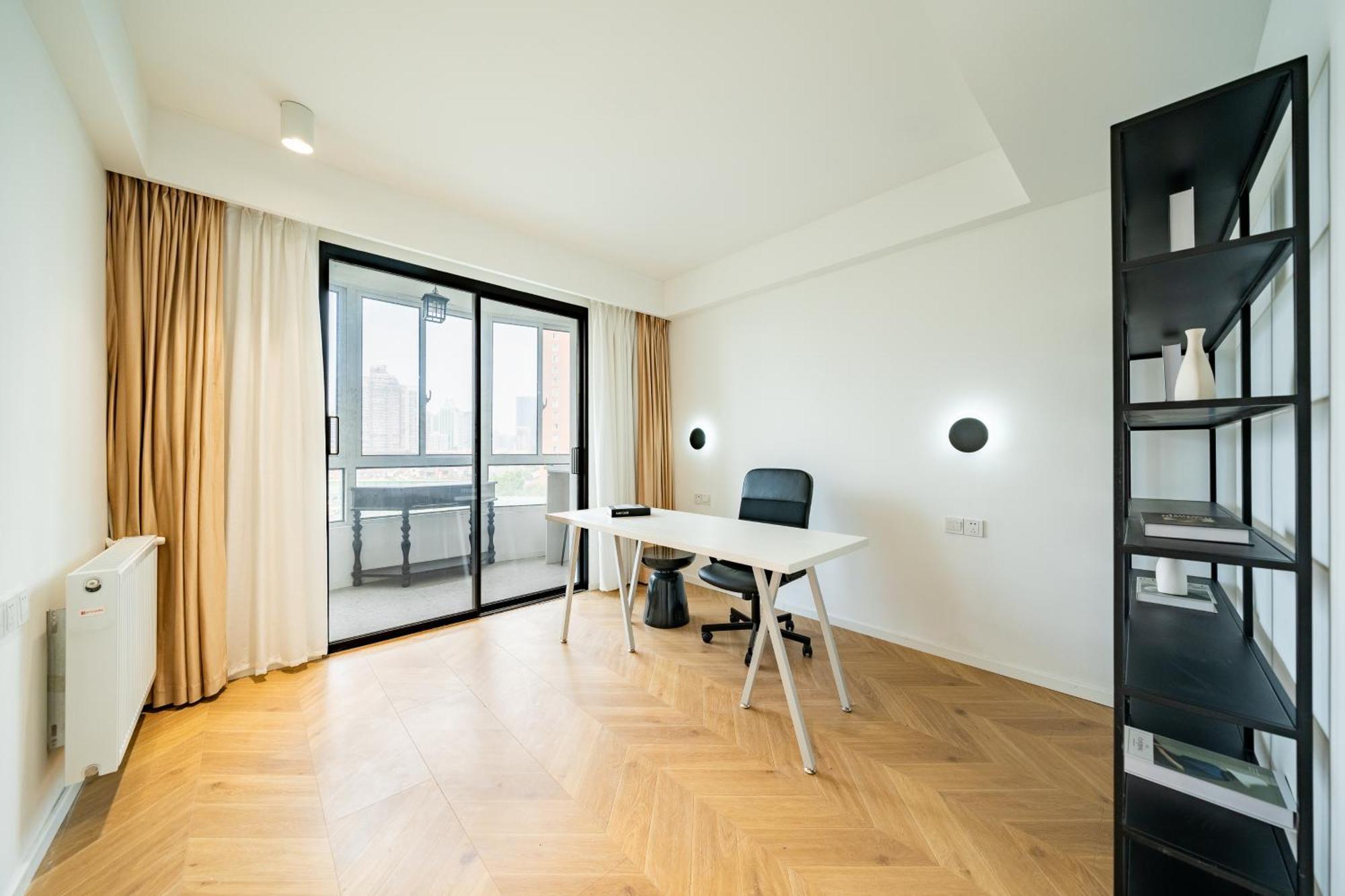 Apartment Moli B&b-nanjing West Road 3-bedrooms With Elevator 3 King-size Beds 2 Bathrooms 1bathtub Ment Near The Subway Shanghai