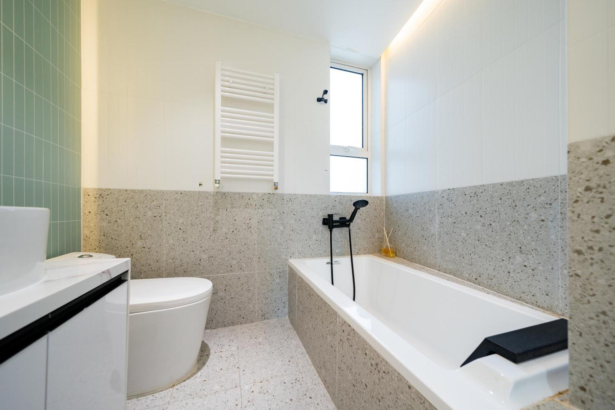 Moli B&b-nanjing West Road 3-bedrooms With Elevator 3 King-size Beds 2 Bathrooms 1bathtub Ment Near The Subway Apartment