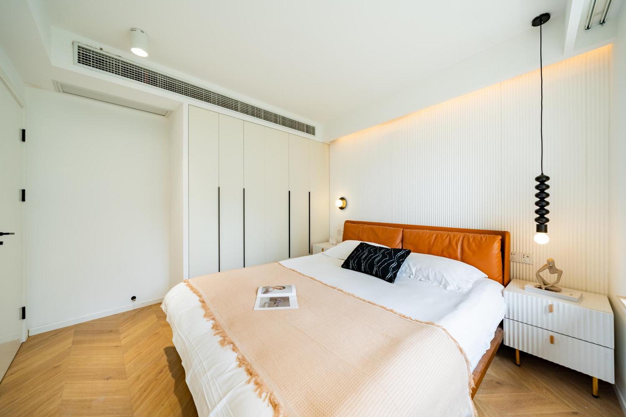 Moli B&b-nanjing West Road 3-bedrooms With Elevator 3 King-size Beds 2 Bathrooms 1bathtub Ment Near The Subway Apartment Shanghai