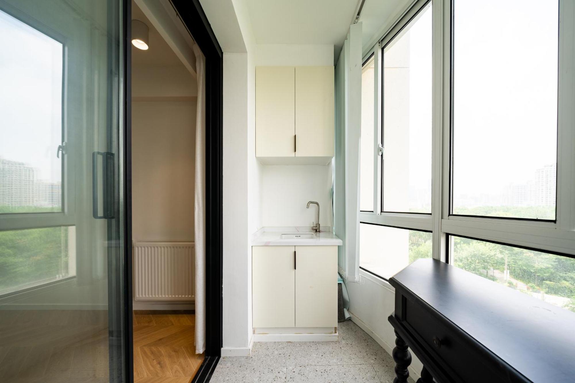 Moli B&b-nanjing West Road 3-bedrooms With Elevator 3 King-size Beds 2 Bathrooms 1bathtub Ment Near The Subway Apartment *