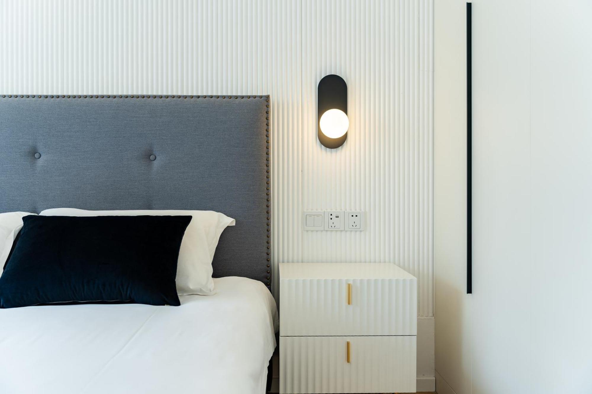 Apartment Moli B&b-nanjing West Road 3-bedrooms With Elevator 3 King-size Beds 2 Bathrooms 1bathtub Ment Near The Subway Shanghai