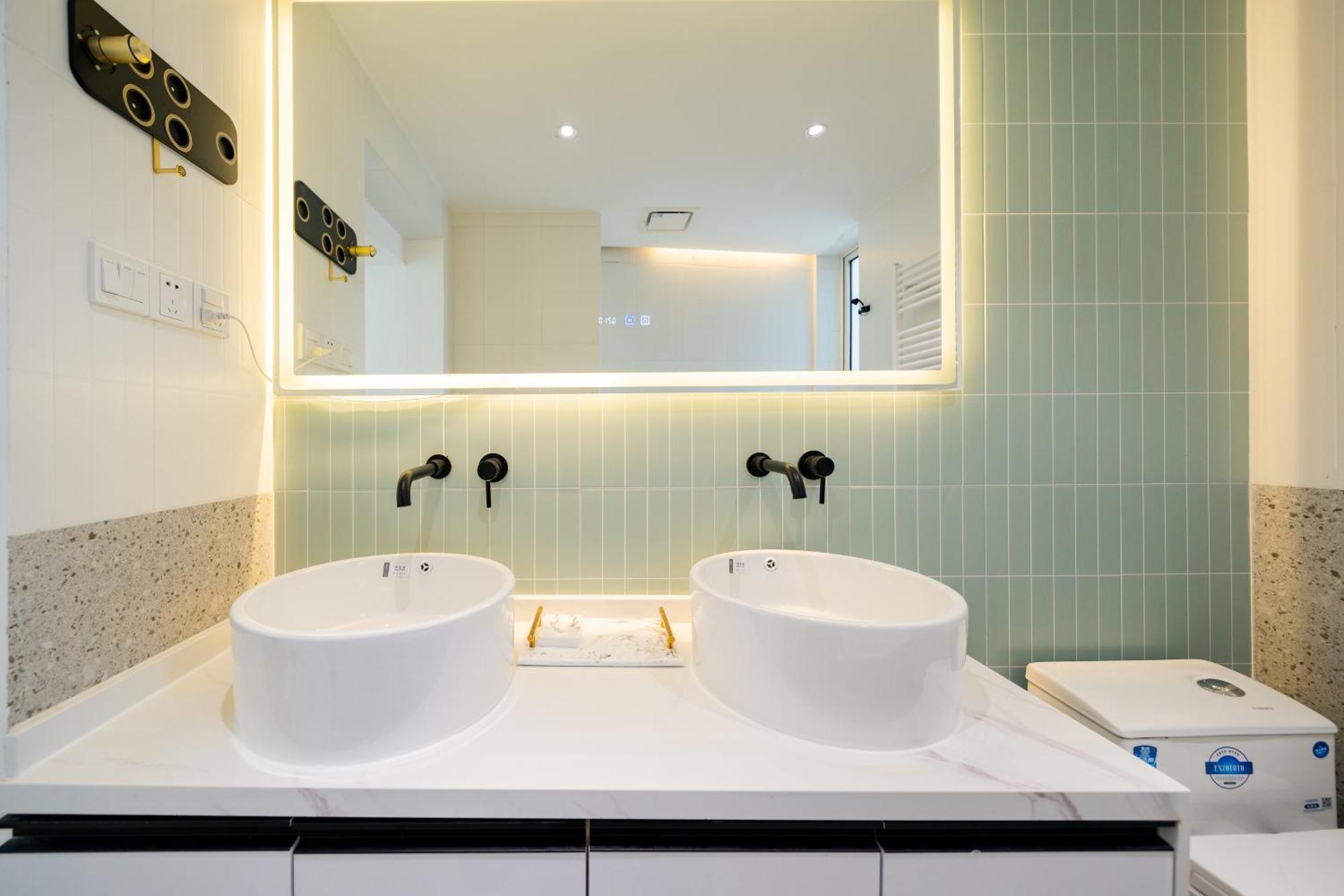 Moli B&b-nanjing West Road 3-bedrooms With Elevator 3 King-size Beds 2 Bathrooms 1bathtub Ment Near The Subway Shanghai