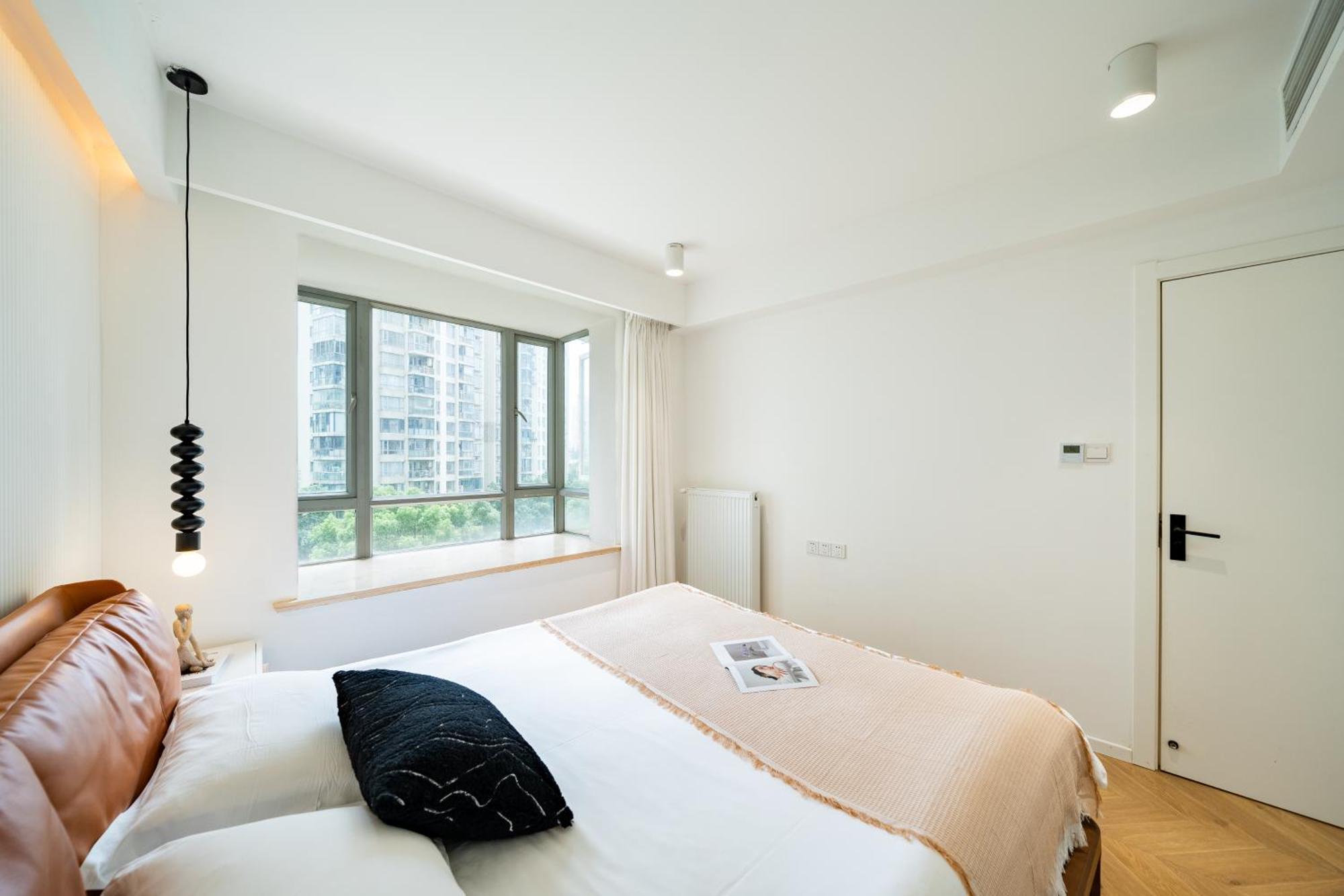 Moli B&b-nanjing West Road 3-bedrooms With Elevator 3 King-size Beds 2 Bathrooms 1bathtub Ment Near The Subway * Shanghai