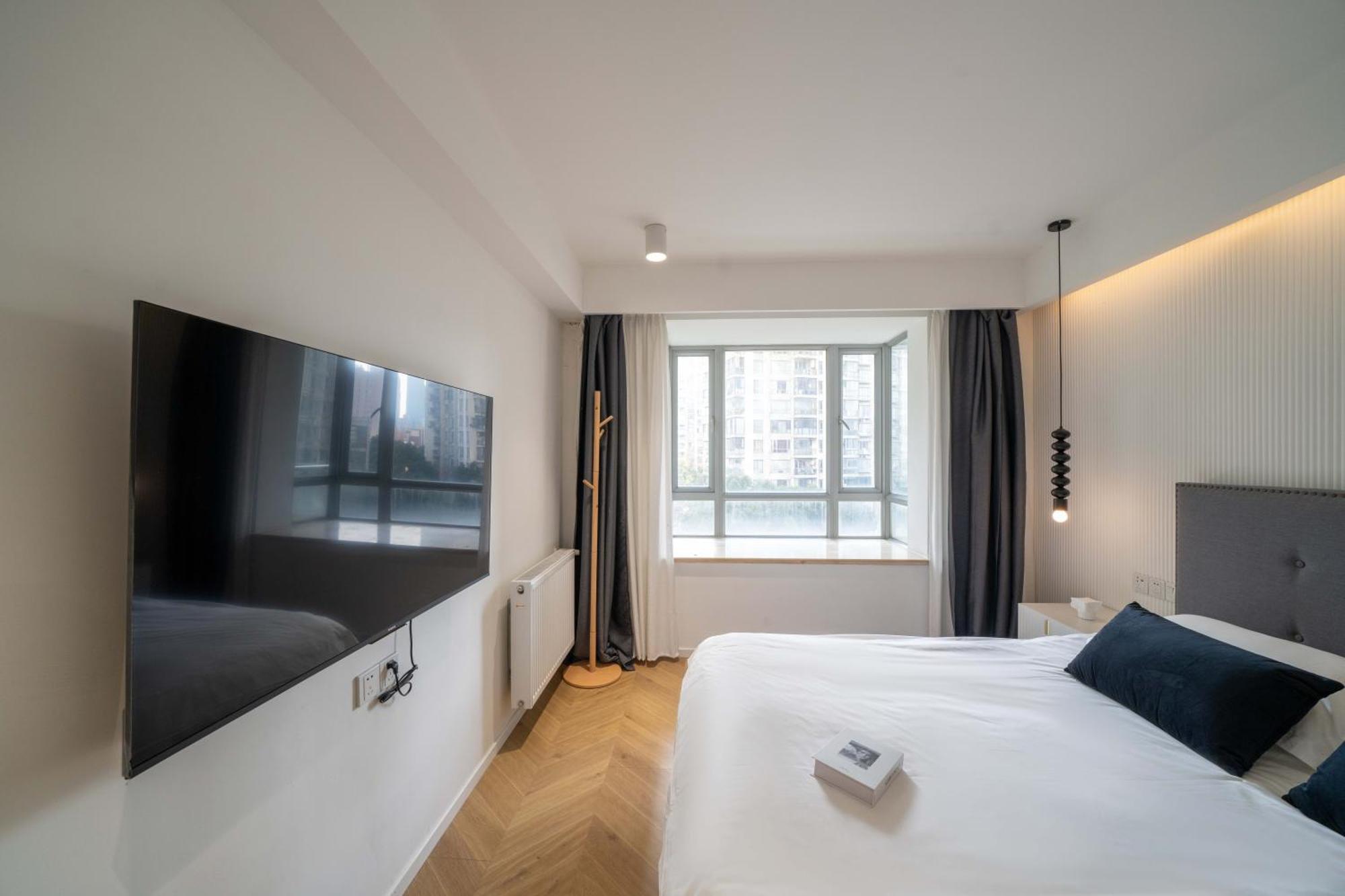 Moli B&b-nanjing West Road 3-bedrooms With Elevator 3 King-size Beds 2 Bathrooms 1bathtub Ment Near The Subway * Shanghai